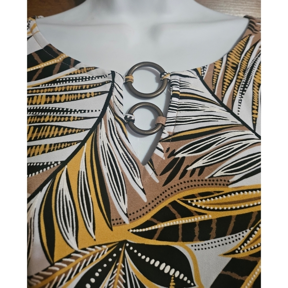 Ruby Rd. Tropical Shark Bit Keyhole Ring Top - Picture 2 of 9